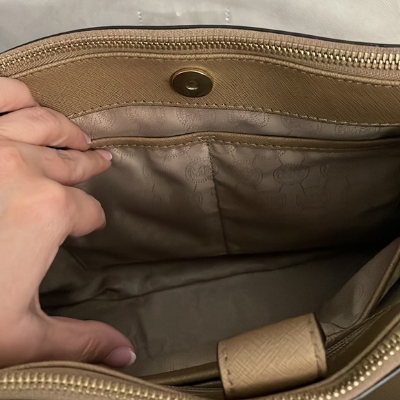 MICHAEL KORS SUTTON Saffiano Beige LEATHER MEDIUM SATCHEL BAG PURSE - Picture 6 of 7